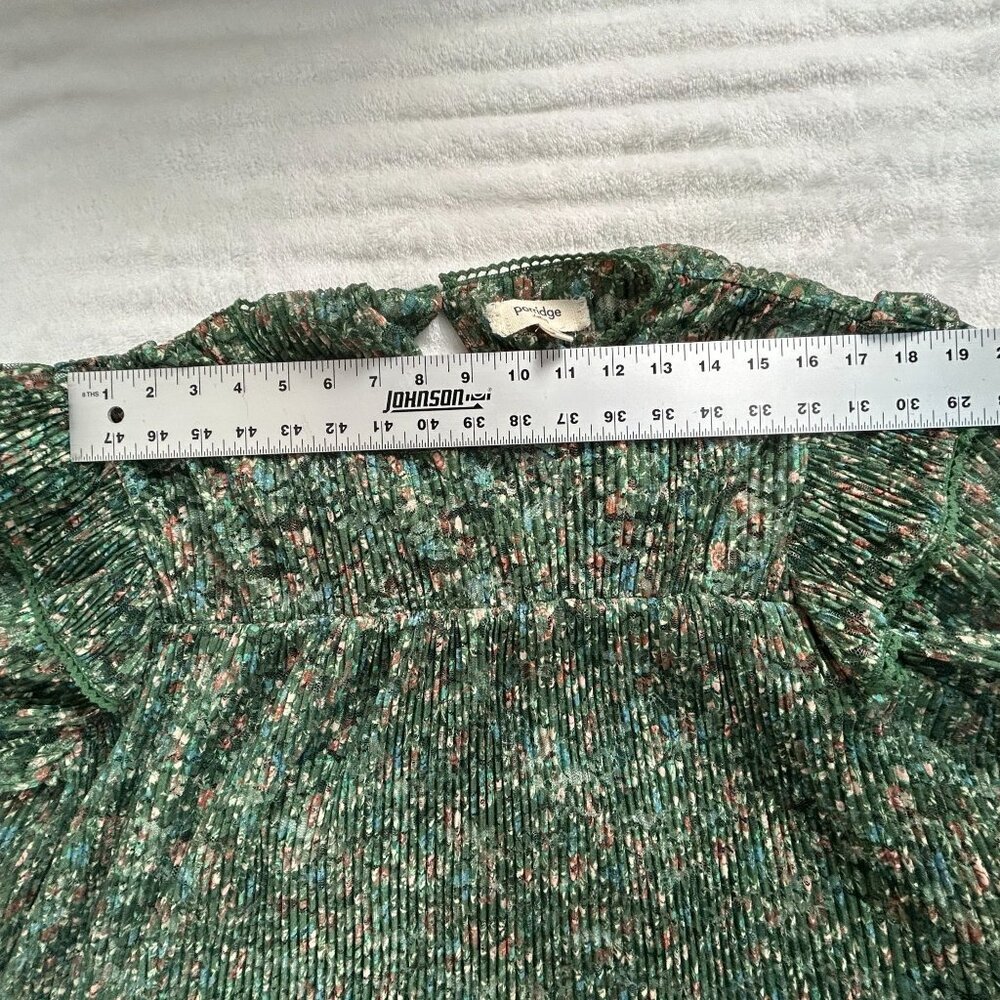 Green Floral Pleated Women’s Blouse - Picture 5 of 8